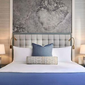 Carnegie Suite Harbor King